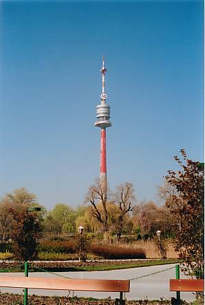 Il ristorante girevole (H=252m). Donauturm. Danube tower.